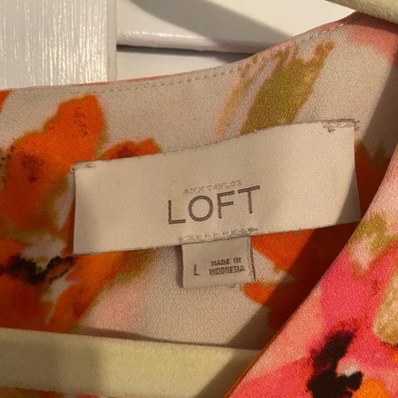 Loft Women’s blouse (no sleeves size large) - Picture 3 of 4